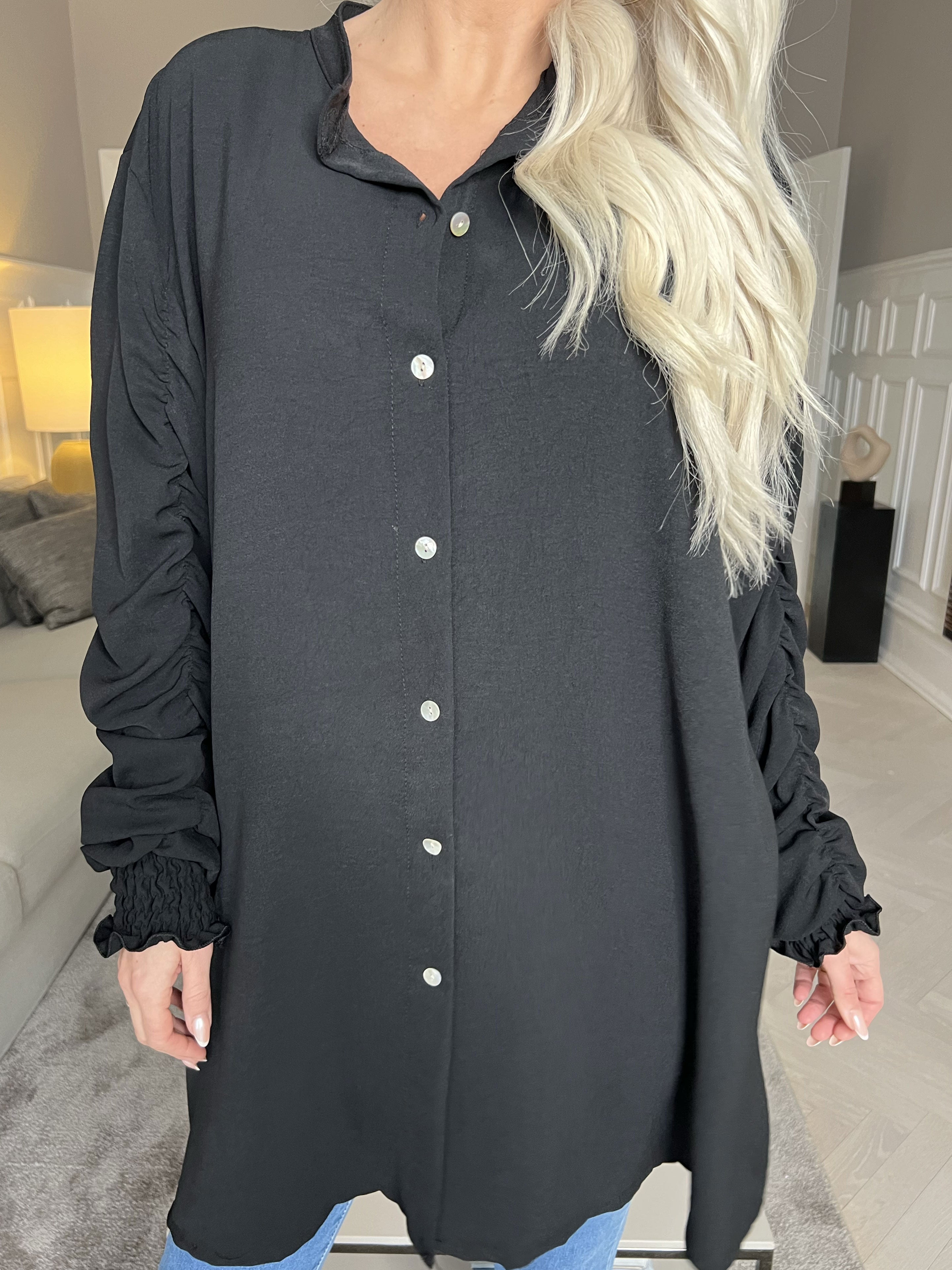 Athena - Lång skjorta med rynkade ärmar